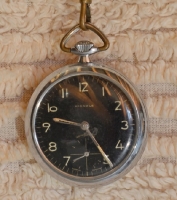 Taschenuhr mit schwarzem Zifferblatt_1